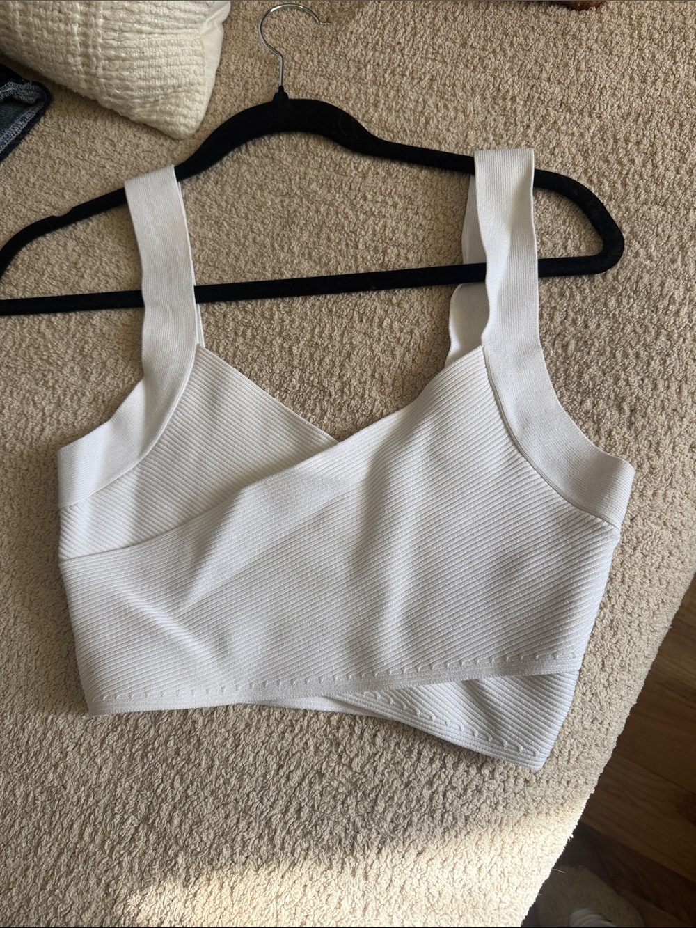 Aritzia White Ribbed Cropped Tank Top